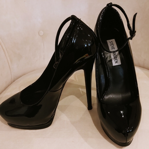 STEVE MADDEN Black Patent Platform Heels - Picture 4 of 7